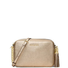 Carica l&#39;immagine nel visualizzatore di Gallery, Michael Kors Borsa A tracolla Ginny Metallic Pale Gold - STANGA Pelletteria
