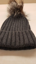Carica l&#39;immagine nel visualizzatore di Gallery, Riviera Cashmere Cuffia con Con Pompon in Volpe - STANGA Pelletteria
